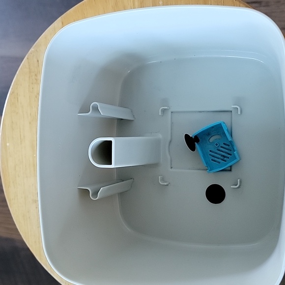 Pet Fountain 🐱 🐶 For Cats or Small Dogs ~by Premier Pets - Picture 2 of 3